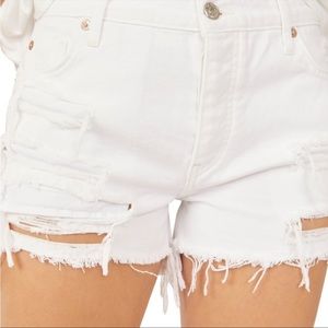 $68 MSRP NWT We The Free Distressed White Jean Shorts In Shade C Optic White